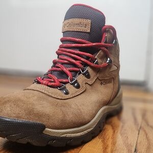 Columbia Women's Newton Ridge Plus Hiking Boots